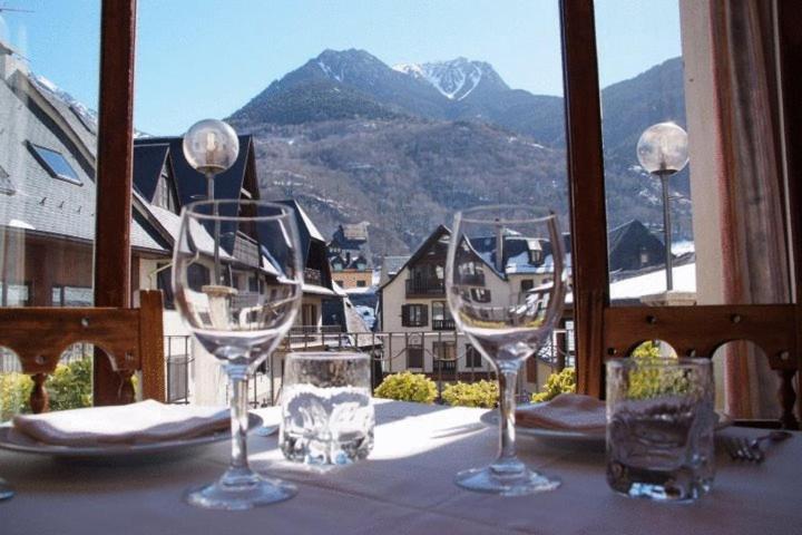 Hosteria Catalana Bossost Buitenkant foto