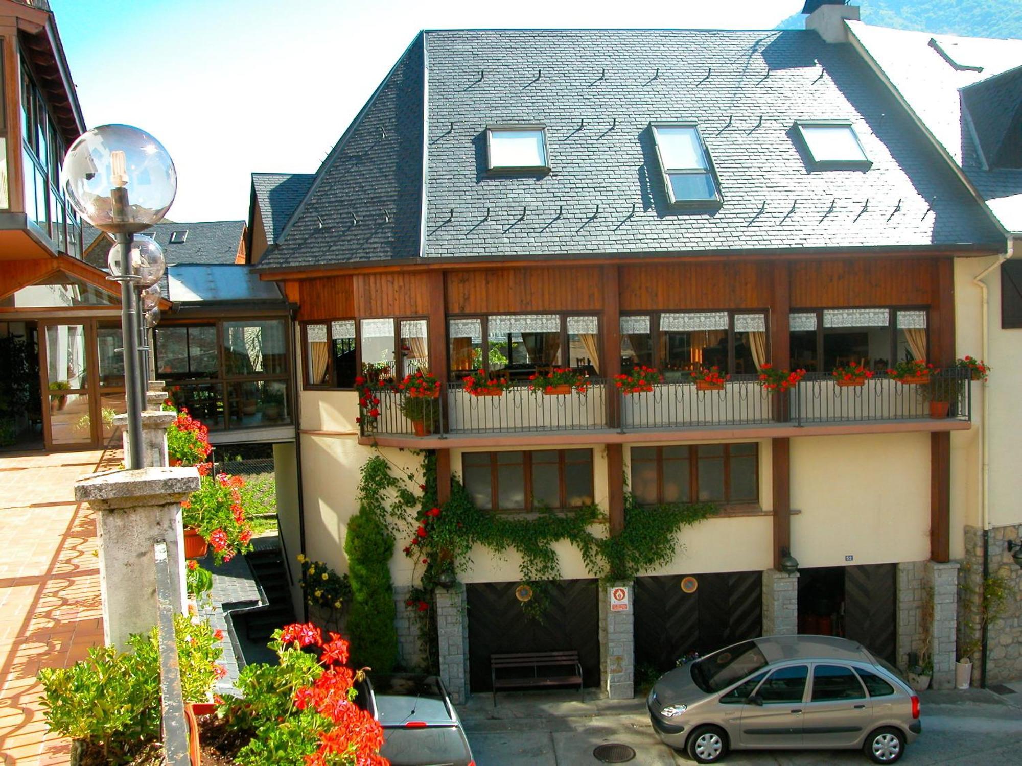 Hosteria Catalana Bossost Buitenkant foto