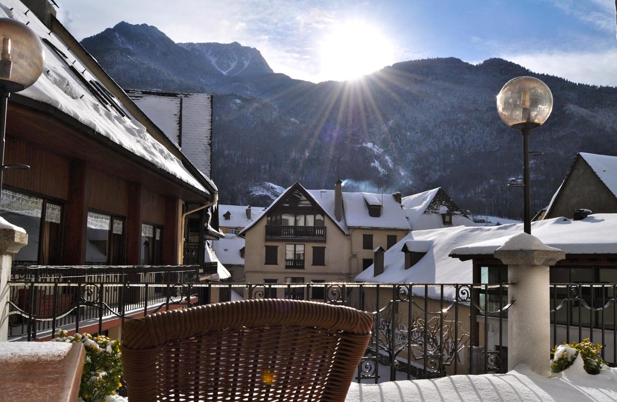 Hosteria Catalana Bossost Buitenkant foto